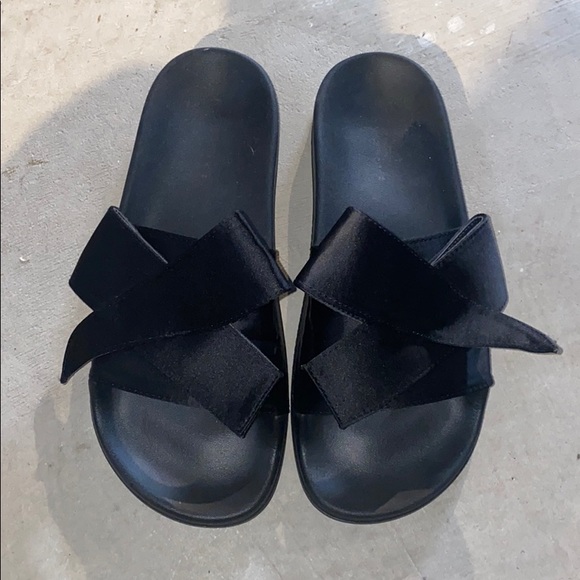 Women’s Zara sandals with bows